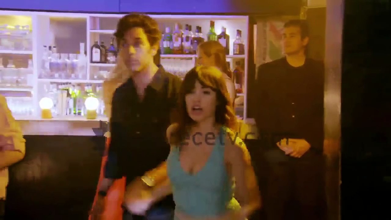 Tomás y Esperanza en el boliche