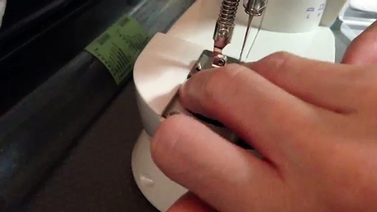 FHSM-202A mini sewing machine bobbin threading