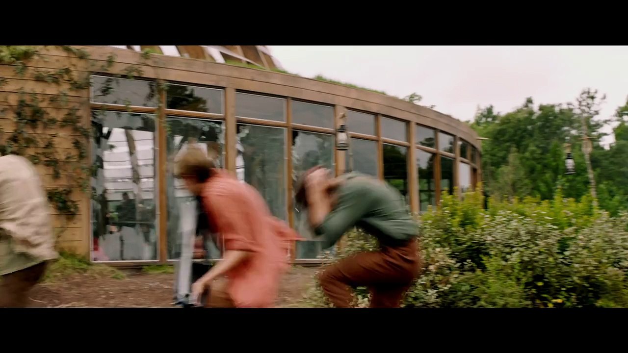The Divergent Series_ Allegiant Official Teaser Trailer – “Beyond The Wall”