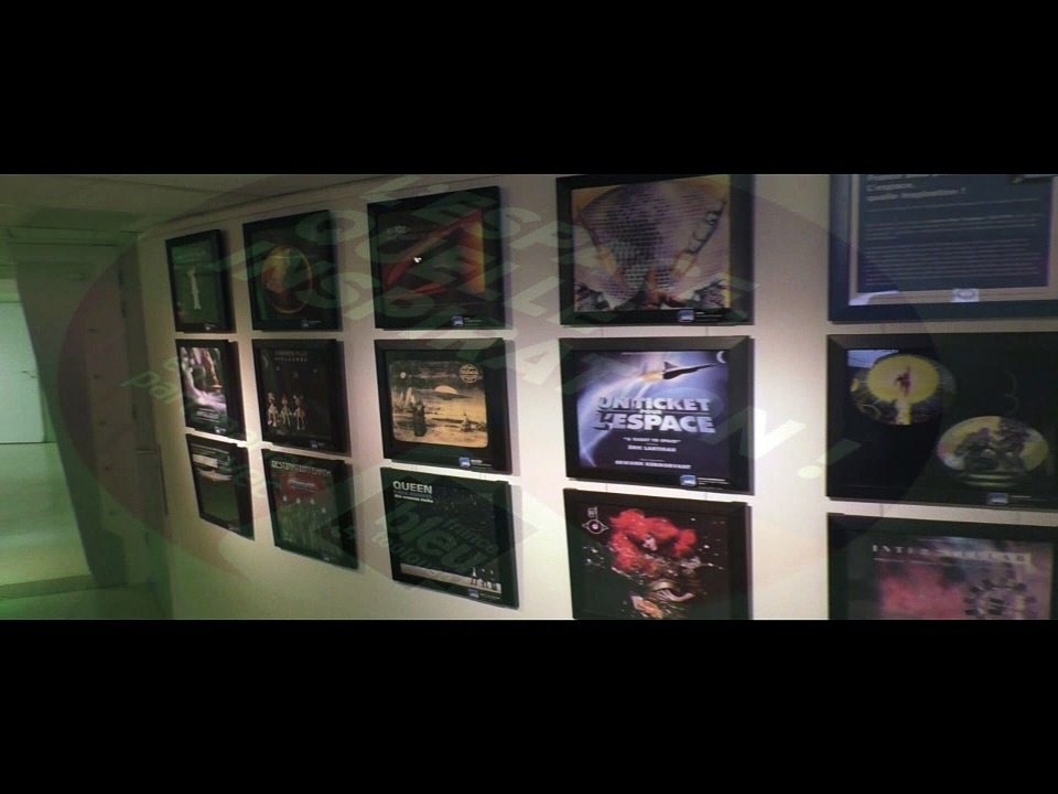 Exposition de disques - l'espace quelle inspiration à la Cité de l'Espace