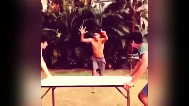 Jasa Baap Pagl Wasa Baata - Shahrukh Khan's son Aryan Khan doing Amazing stunts -