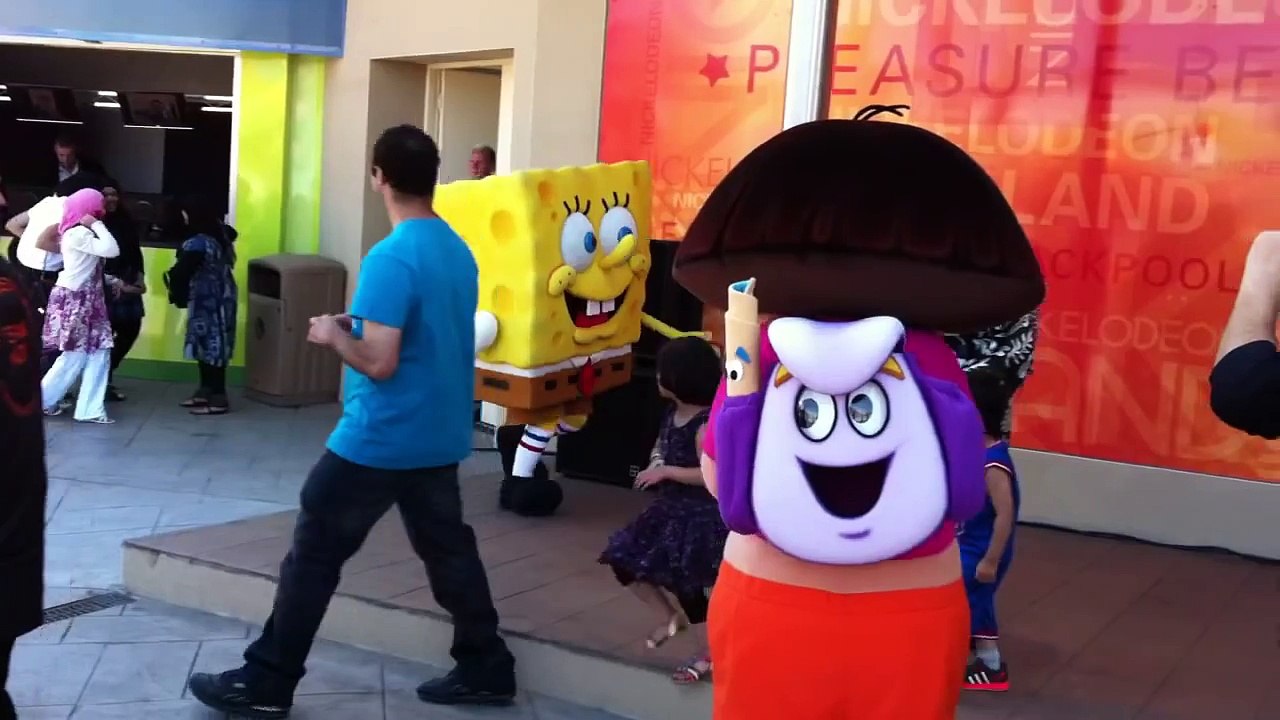 Spongebob Squarepants dancing to the Spongebob Squarepants Theme Song / Tune at Nickolodeon Land