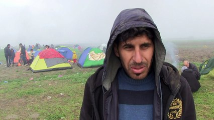 Thousands wait at Greece-Macedonia border for passage north