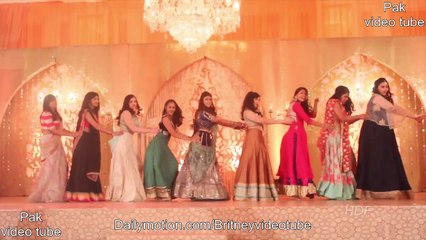 Bride and her friends - Girls like to swing