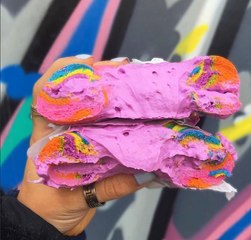 Populaires sur Internet, les bagels arc-en-ciel s'arrachent à New York