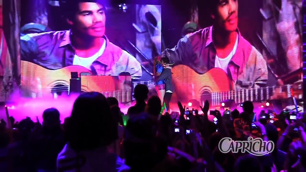 Rebeldes - Ponto Fraco (Ao Vivo)