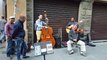 Un touriste coréens rejoint 2 musiciens de rue pour faire un petit morceau de Jazz
