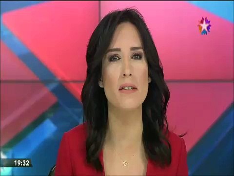 Maaşı kesilen Milletvekili Meclis kürsüsünde soyunmaya başladı