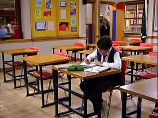 RebeldeS - Bia e Aline beijam Raul.