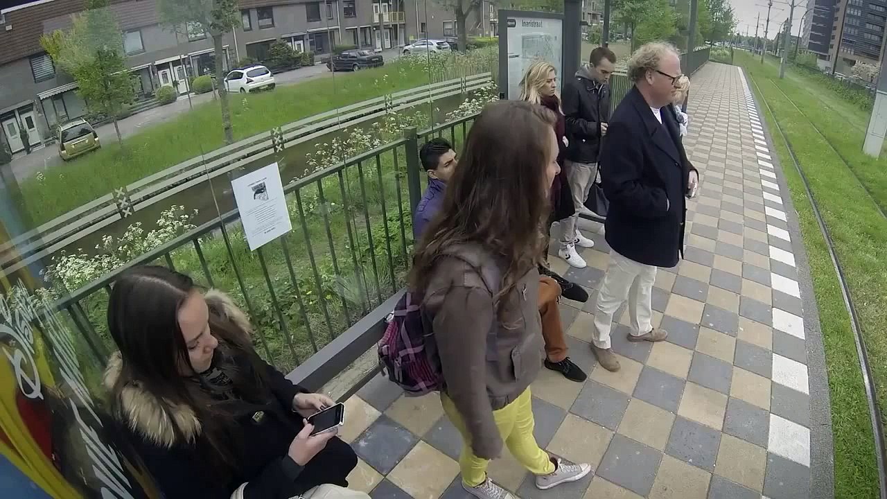 Смех на остановке, смешное видео, приколы