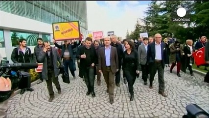 El Gobierno turco pone bajo su control el diario Zaman, crítico con el poder