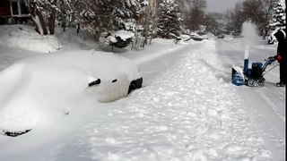 Snowblowing a driveway in Colorado with a Yamaha YS 828