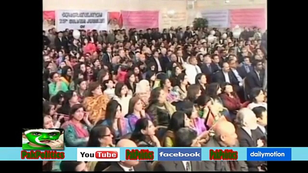 Watch Altaf Hussain Singing for Mustafa Kamal