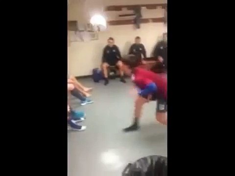 Секретные кадры из раздевалки футболистов вот что они там делают