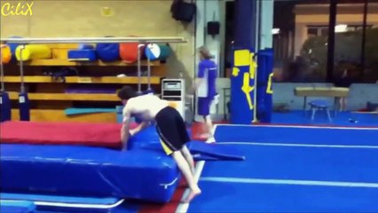 Акробат неудачно спрыгнул со станка