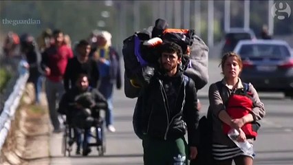 Tải video: Overcrowding at refugee campsite near Greek-Macedonian border