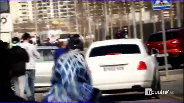 ¡En peligro! ¡Cruzan un coche en mitad de la carretera para detener a Cristiano Ronaldo!