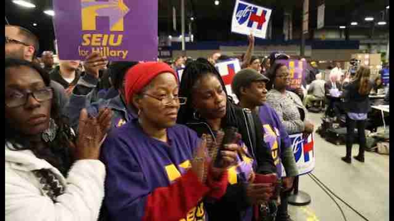 La precandidata demócrata Hillary Clinton inicia su campaña en Michigan