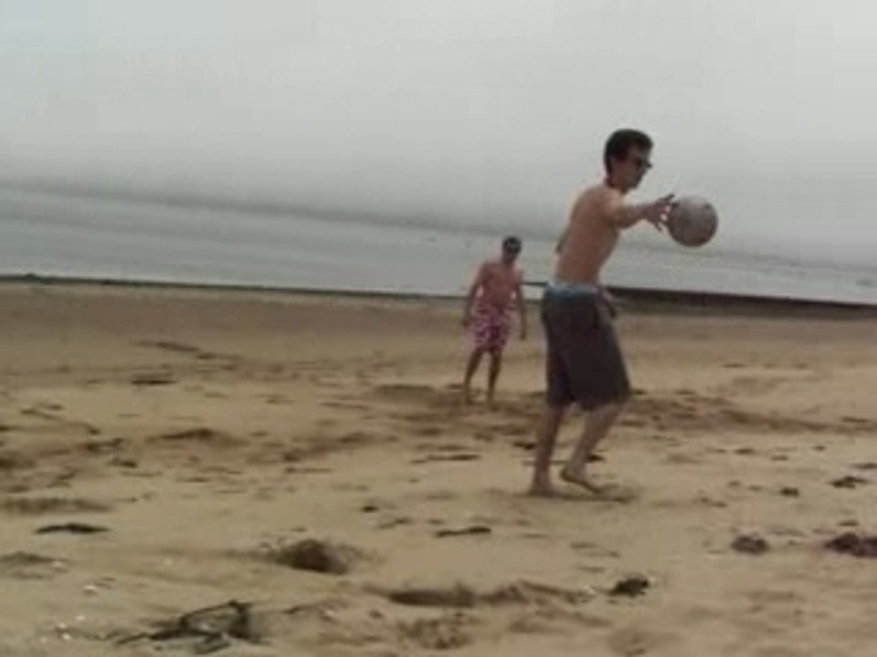 les rudes jouent au football