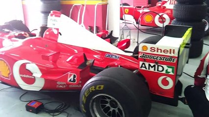 Mise en route d'une ancienne Ferrari Formule 1
