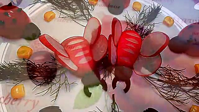 Пчелки из редиски и божьи коровки из помидор! Украшения из овощей. Decoration of Vegetables.