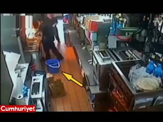 Kızgın yağın içine böyle düştü