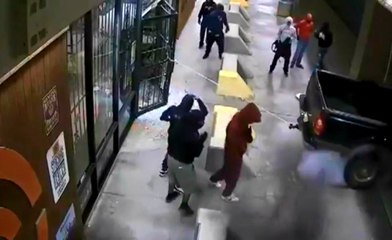 Maskeli Çete Silah Dükkanını Soydu