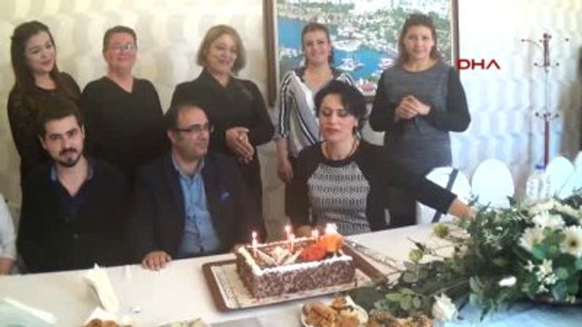 Antalya Obezite Ameliyatıyla Verdiği 42 Kiloyu Pasta Keserek Kutladı