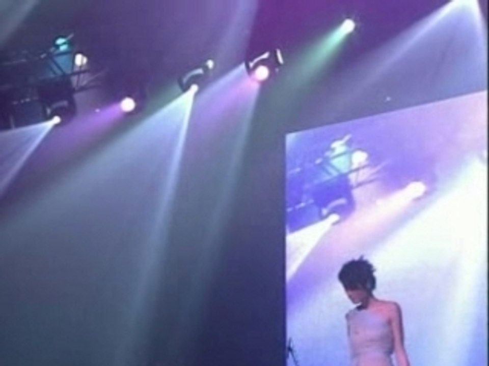 王菲 日本全面體演唱會 - eyes on me
