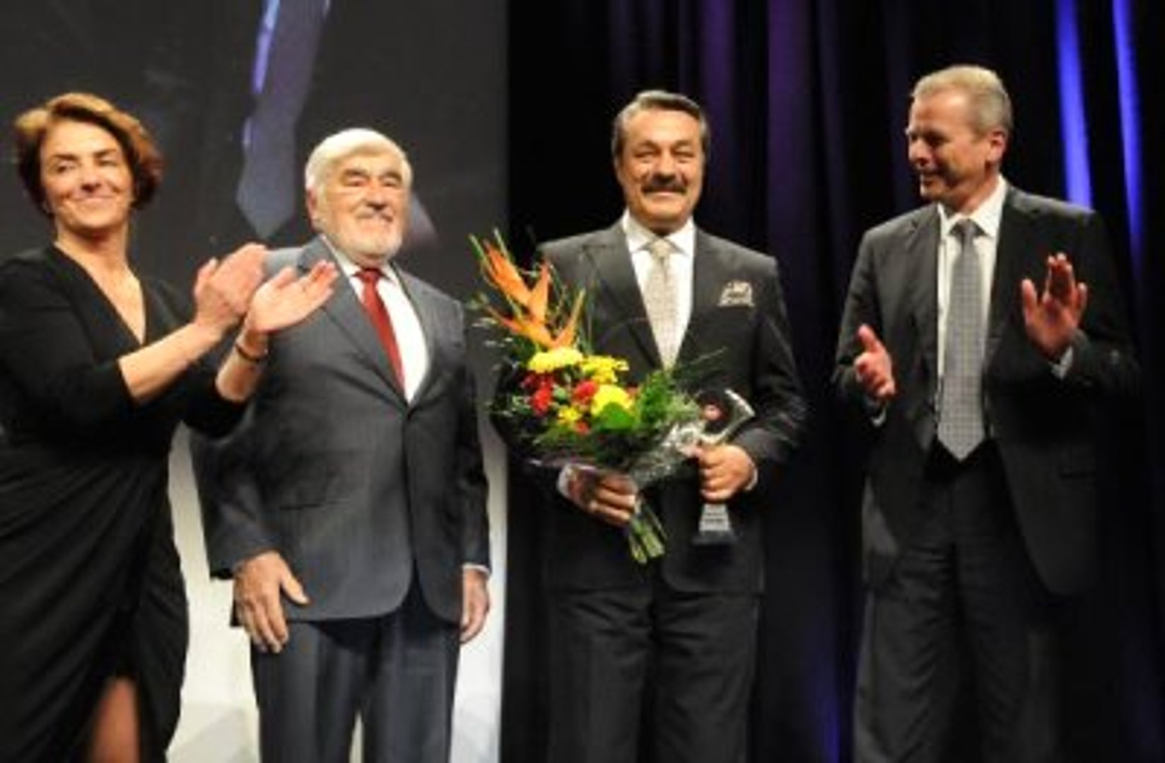 Onur Odulu Kadir Inanir A Verildi