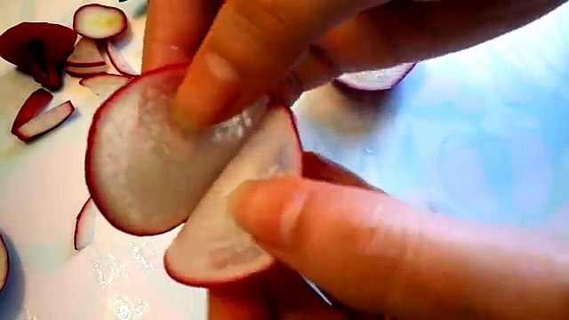 Украшения из овощей. Бабочка из редиса. Radish carving butterfly Украшения из редиса