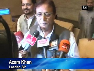 Akhilesh Yadav meets Urdu academy students