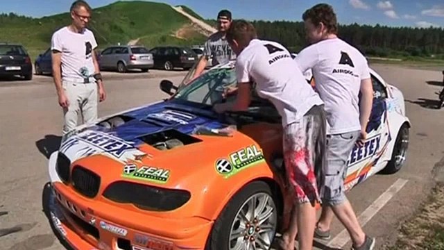 Латвийский гонщик испытал самонаводящийся дрон для съёмки спортивных трюков (новости)