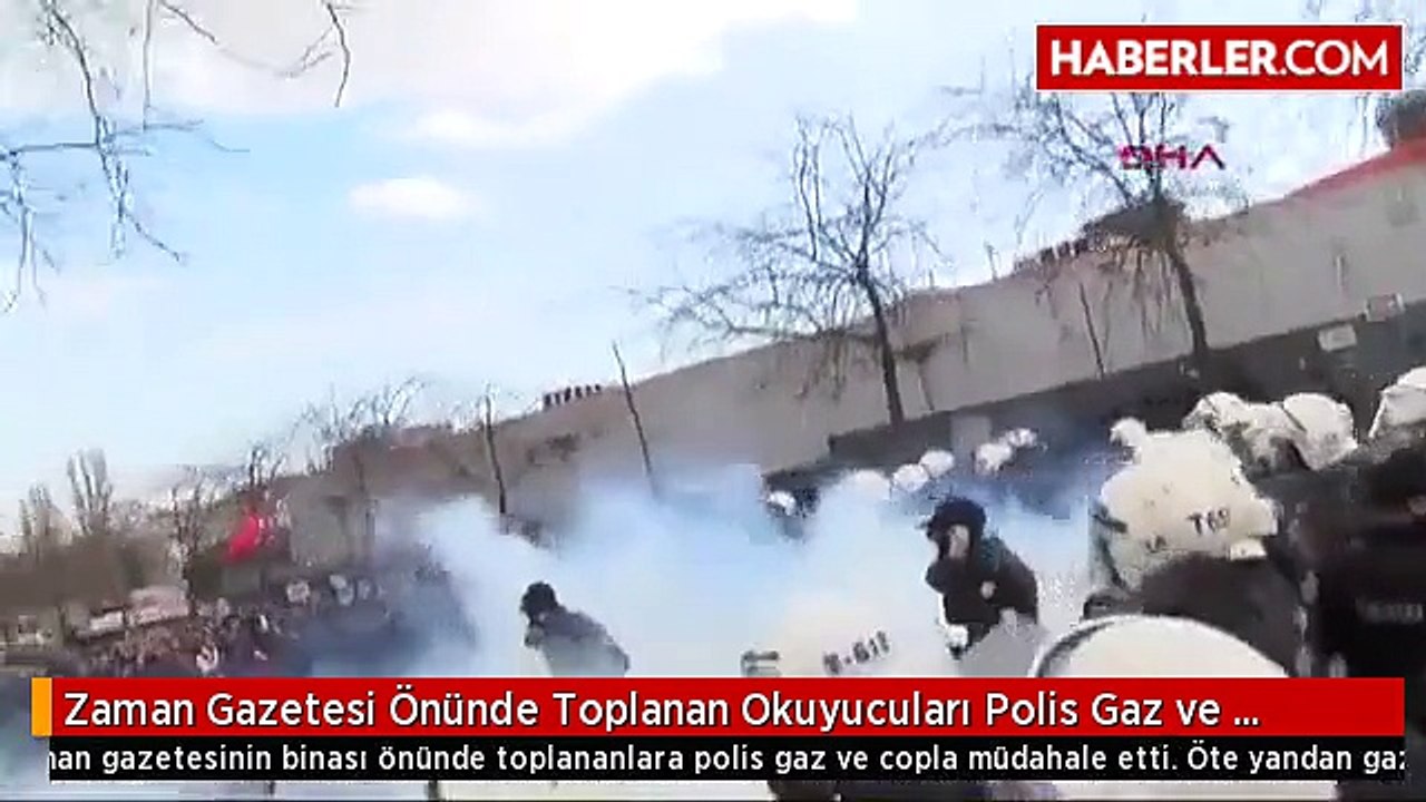 Zaman Gazetesi Önünde Toplanan Okuyuculara Polis Gaz ve Copla Müdahale Etti