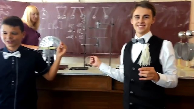 Когда у тебя поднялось, а у друга нет.