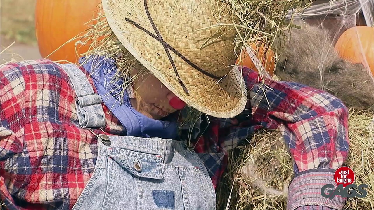 Scary Scarecrow Prank