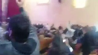 الأساتذة المتدربون يحاصرون بنكيران رافعين 