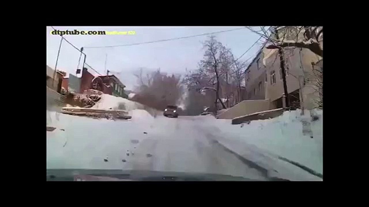 Водитель от бога.Слалом Джипа. - 1457040957933