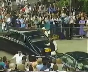 What Imran Khan Did When Hello Magazine Offered 1 Lac Pounds For Picture With Champagne