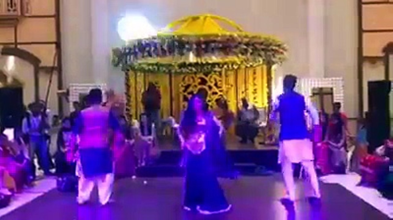Sanam Chaudhry Dance Video At Wahaj Ali Mehndi (Part 1)