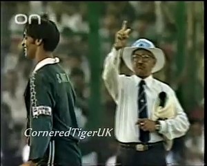 Shoaib Akhtar Traps Virender Sehwag lbw on Debut 1999