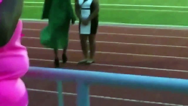 Всетаки упала Смотреть до конца