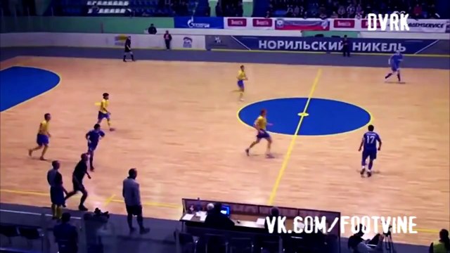 Классный гол в мини футболе