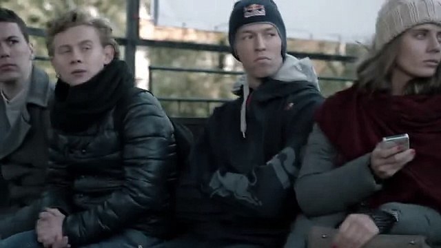 Пилот Формулы-1, Даниил Квят, сдает на российские права