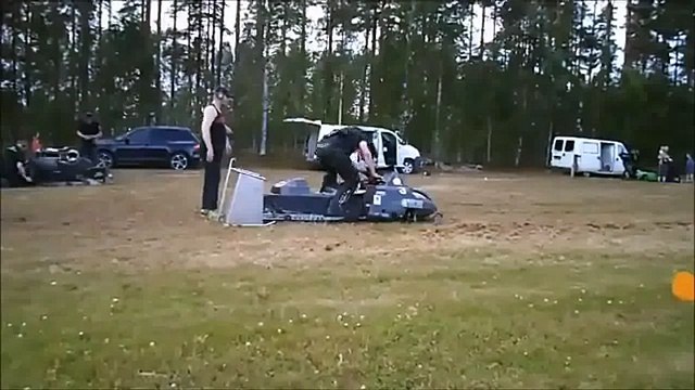 снегоход на траве гонки формула 1