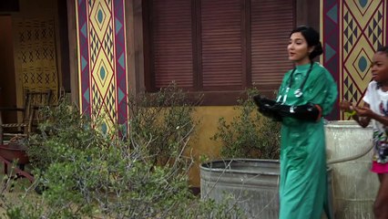 Jessie – Poród żyrafy. Oglądaj tylko w Disney Channel!