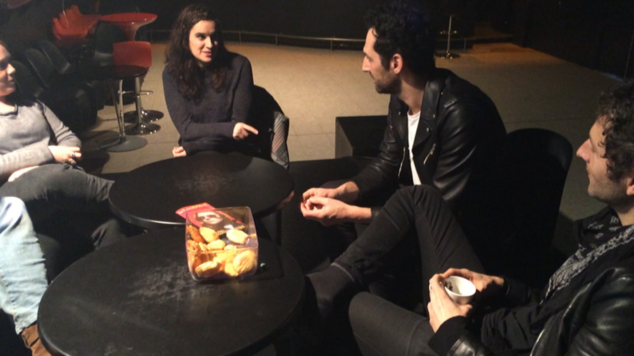 Le groupe Aaron rencontre ses fans