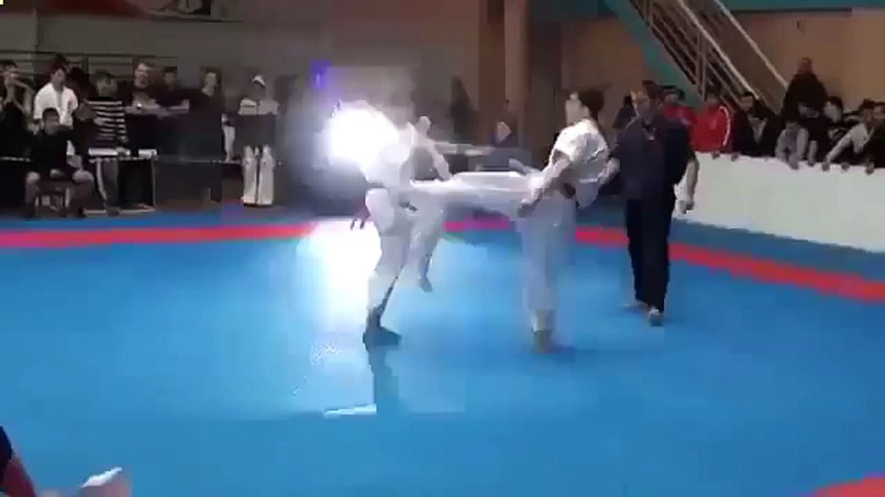 На что способны каратисты!Жестокий нокаут!