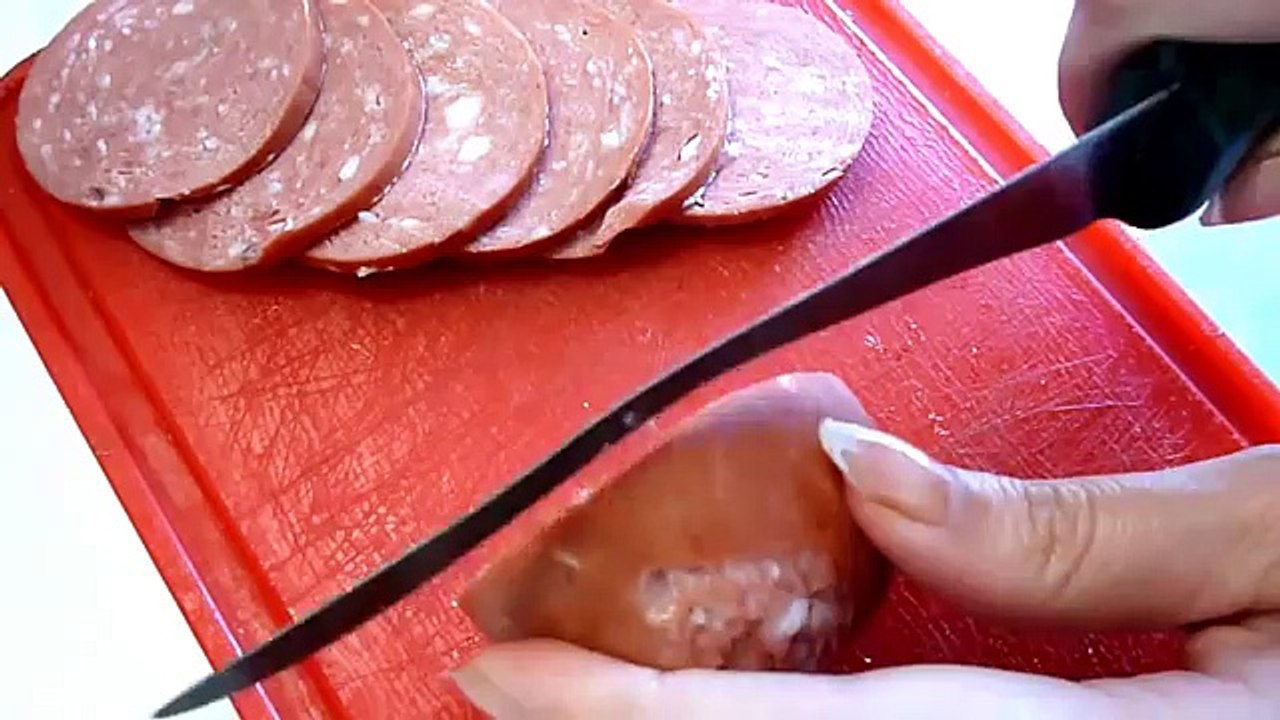 Украшения стола. Как красиво оформить блюдо. Роза из колбаски. Цветы из колбаски.