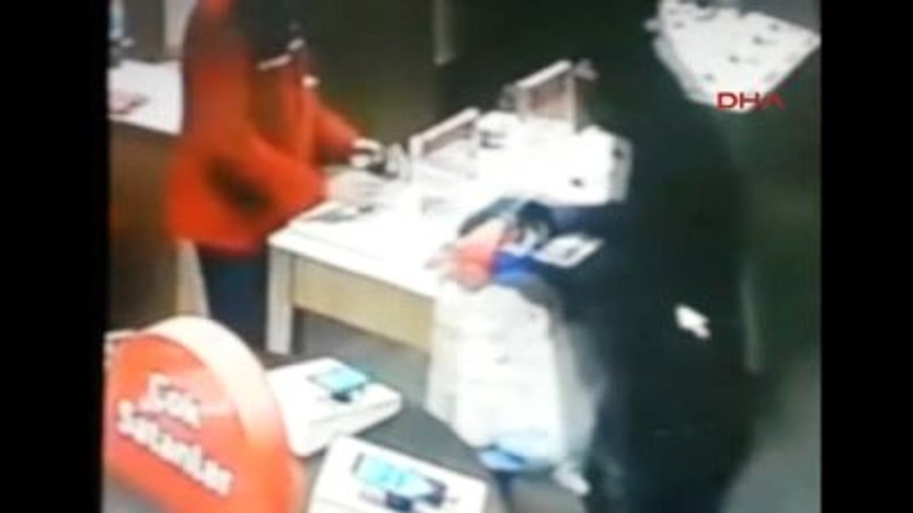 Beyoğlu'nda Pompalı Cep Telefon Bayi Soygunu